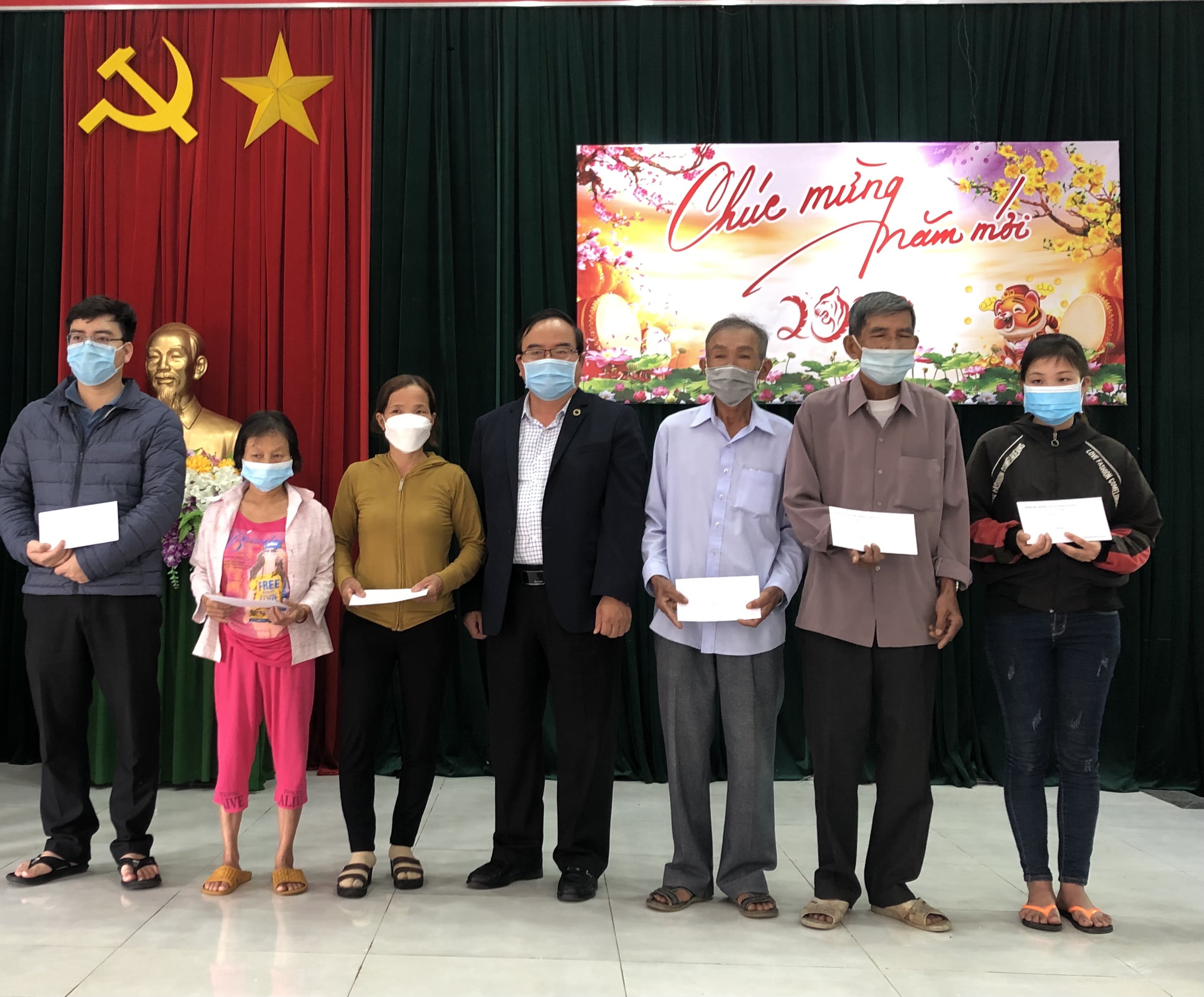 Phổ Khánh tổ chức trao quà cho hộ nghèo nhân dịp tết Nguyên đán Nhâm Dần năm 2022