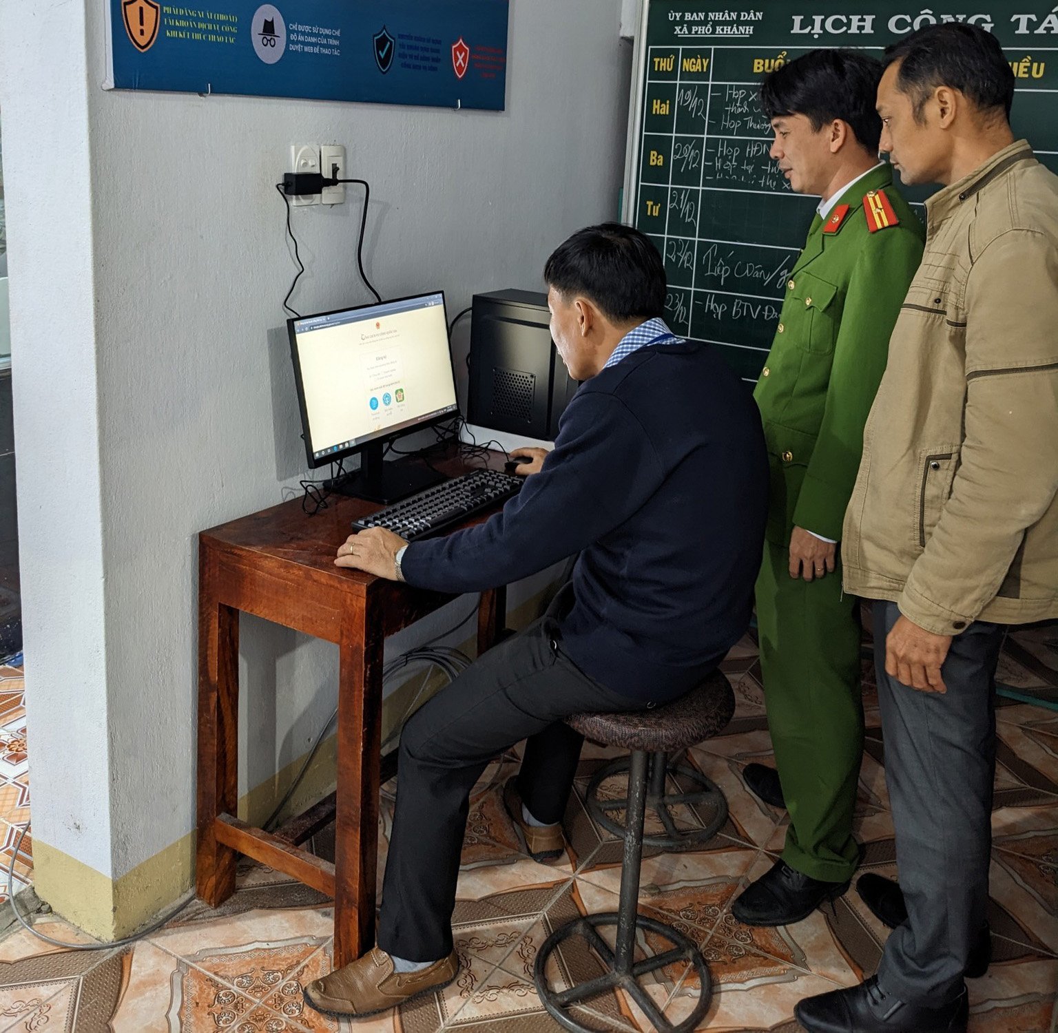 Uỷ ban nhân dân xã Phổ Khánh ra mắt và đưa vào hoạt động 02 điểm dịch vụ công trực tuyến.