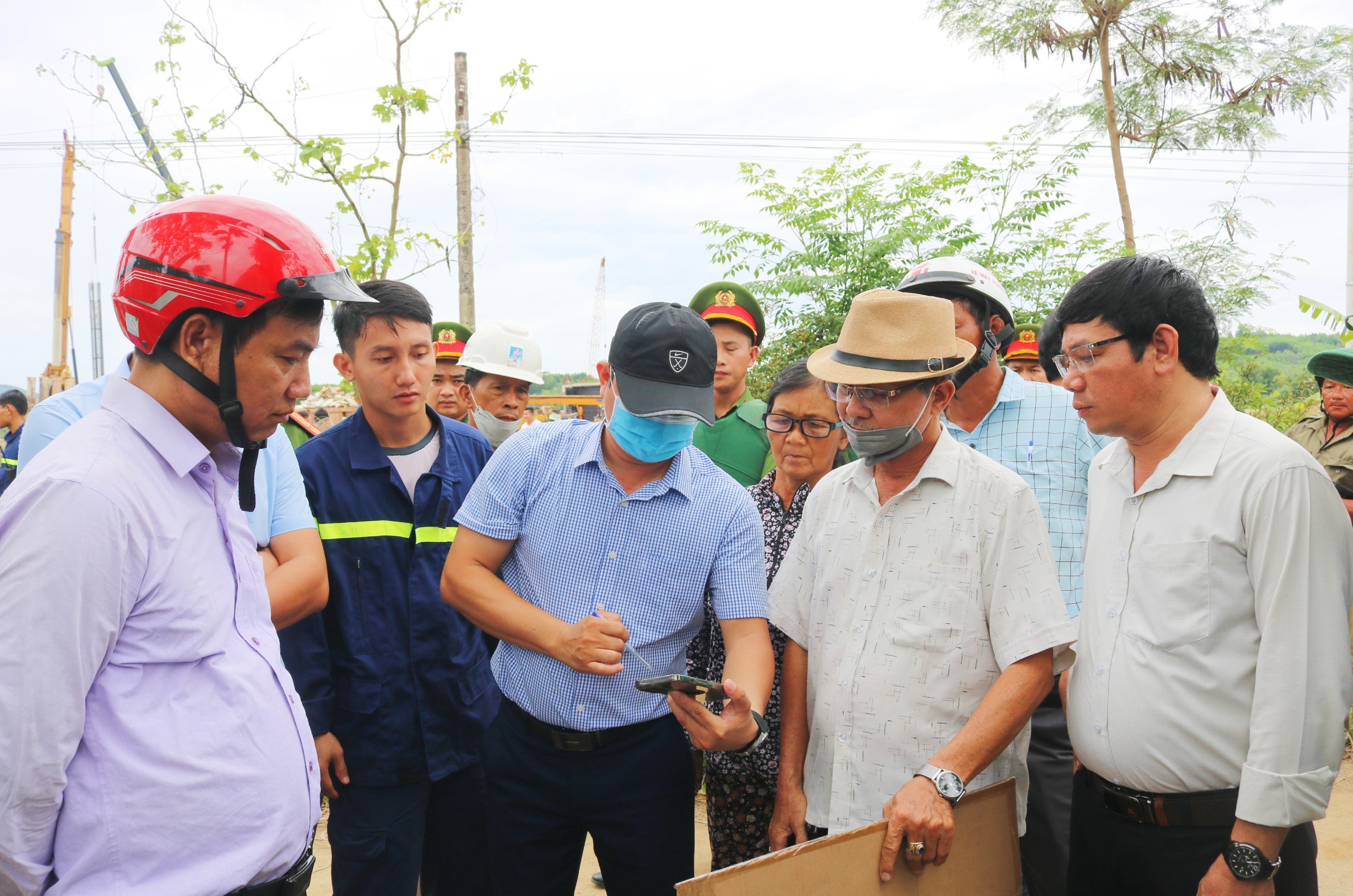 Cưỡng chế thu hồi đất 02 trường hợp tại phường Phổ Ninh